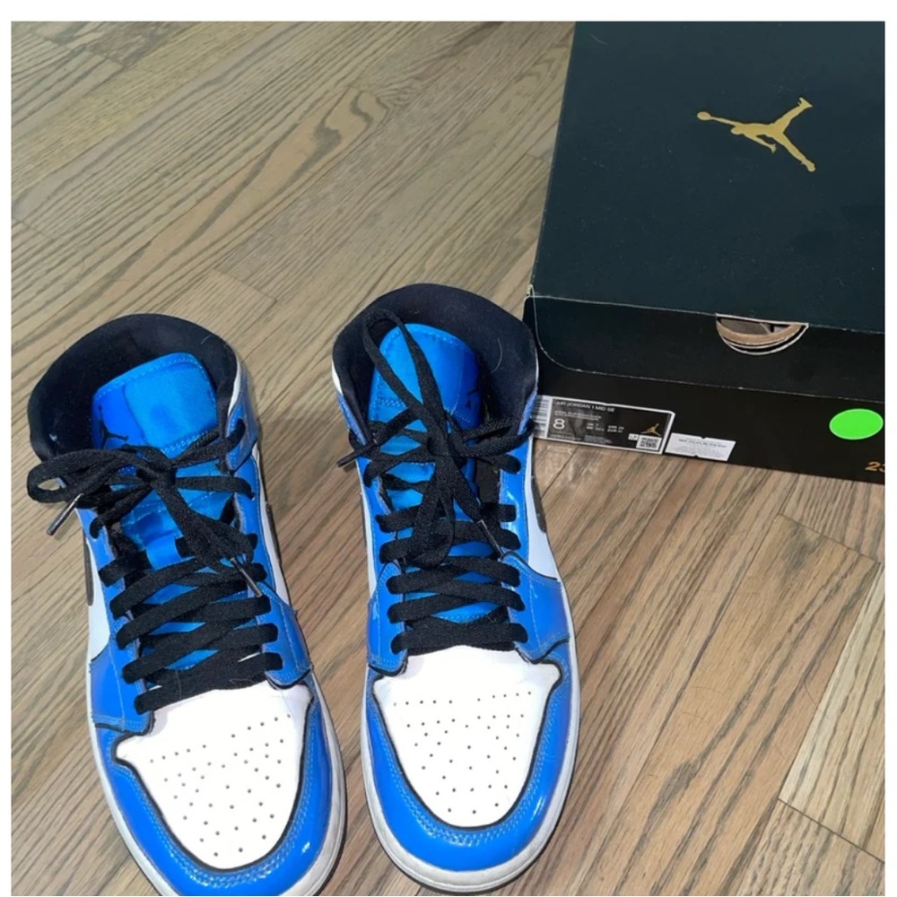 Jordan Men's Blue and White Sneakers patent size 8 with box